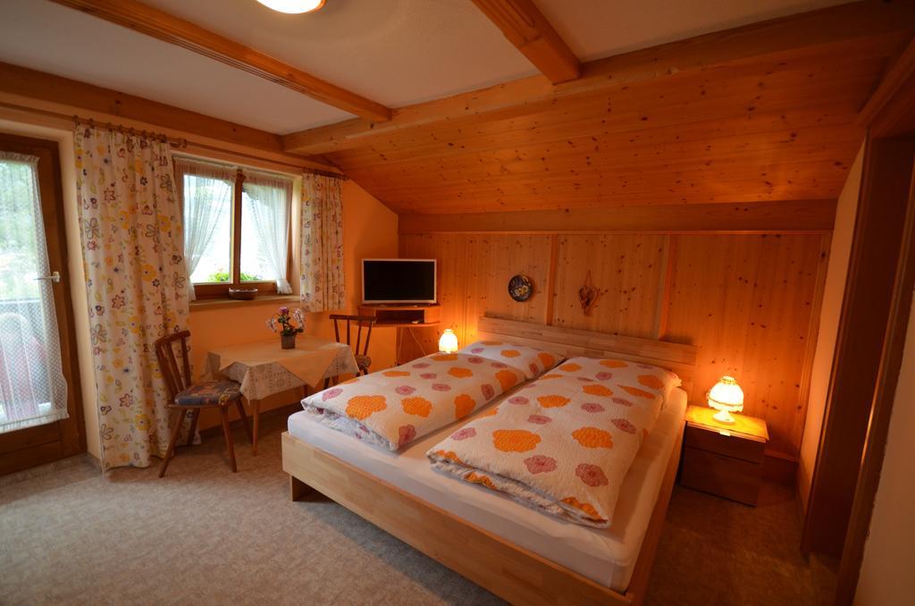 Gaestehaus Friedl Kirchberg in Tirol Room photo
